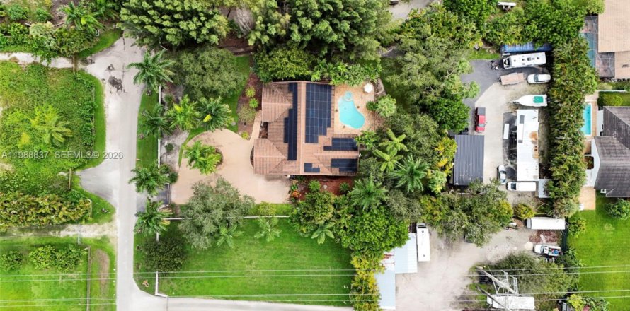 Casa en Southwest Ranches, Florida 3 dormitorios, 227.98 m2 № 2050556