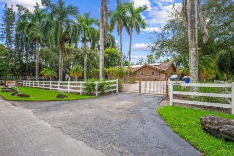 Casa en venta en Southwest Ranches, Florida, 3 dormitorios, 227.98 m2 № 2050556 - foto 3
