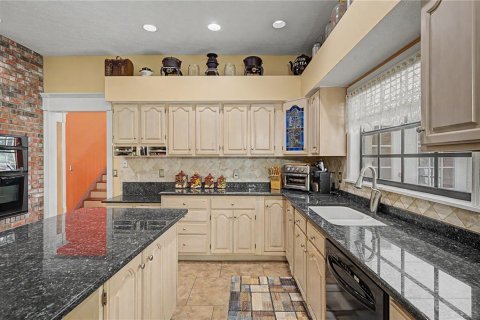 House in Valrico, Florida 4 bedrooms, 308.44 sq.m. № 2258564 - photo 20