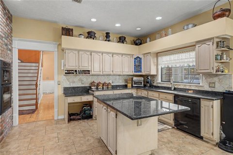House in Valrico, Florida 4 bedrooms, 308.44 sq.m. № 2258564 - photo 16