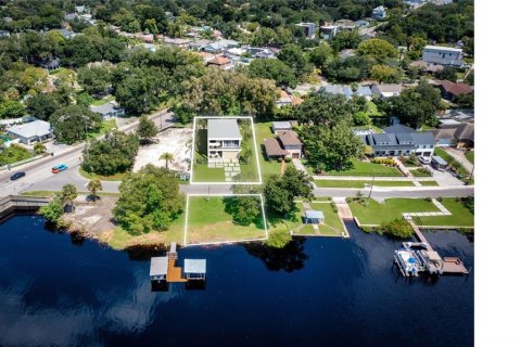 House in Tampa, Florida 4 bedrooms, 325.16 sq.m. № 1516541 - photo 2