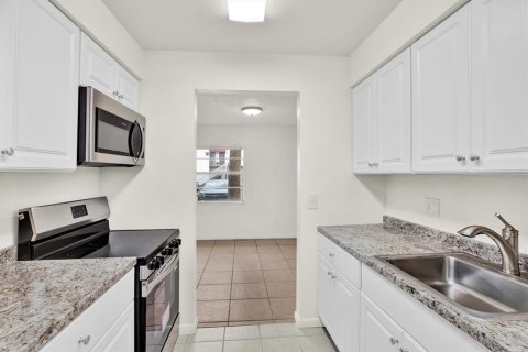 Copropriété à vendre à Tampa, Floride: 2 chambres, 89.19 m2 № 2230647 - photo 6