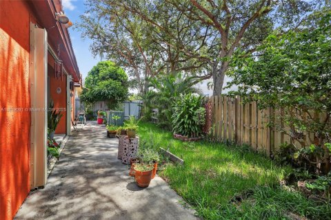 Casa en venta en Hialeah, Florida, 3 dormitorios, 135.82 m2 № 1825750 - foto 28