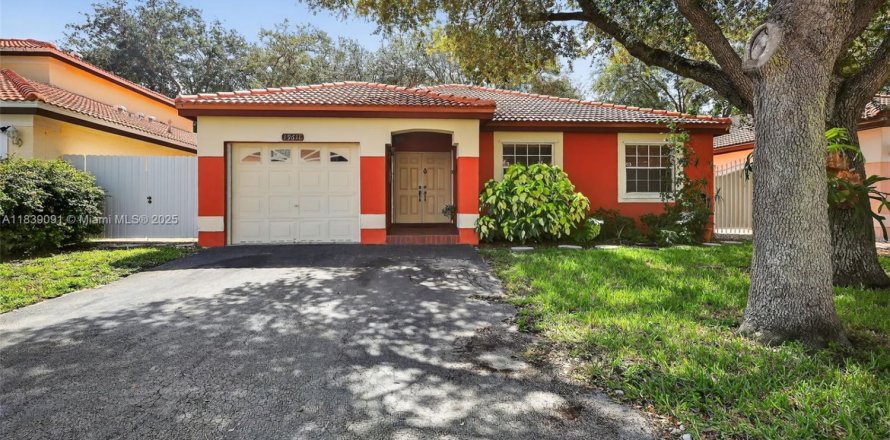 Casa en Hialeah, Florida 3 dormitorios, 135.82 m2 № 1825750