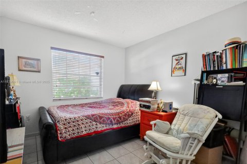 Casa en venta en Hialeah, Florida, 3 dormitorios, 135.82 m2 № 1825750 - foto 22