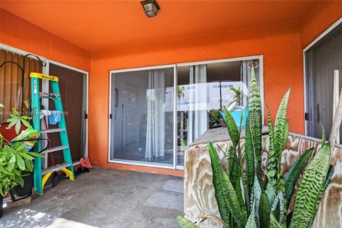 Casa en venta en Hialeah, Florida, 3 dormitorios, 135.82 m2 № 1825750 - foto 27