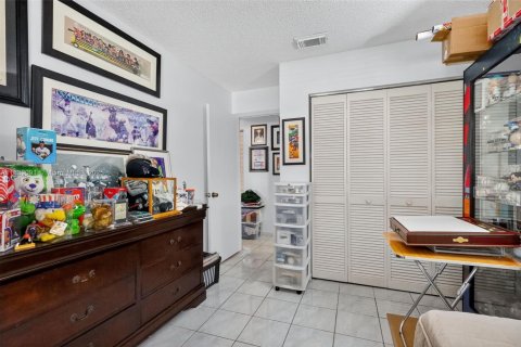 Casa en venta en Hialeah, Florida, 3 dormitorios, 135.82 m2 № 1825750 - foto 18