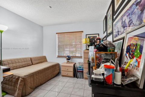 Casa en venta en Hialeah, Florida, 3 dormitorios, 135.82 m2 № 1825750 - foto 17