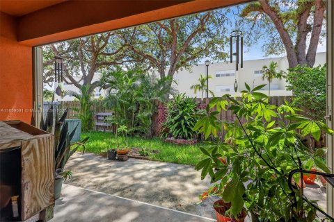 Casa en venta en Hialeah, Florida, 3 dormitorios, 135.82 m2 № 1825750 - foto 26
