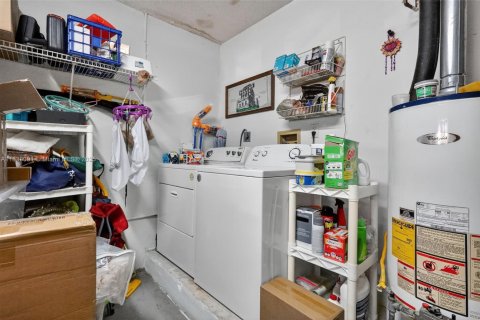 Casa en venta en Hialeah, Florida, 3 dormitorios, 135.82 m2 № 1825750 - foto 25