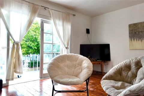 Кондоминиум с 1 спальней в Майами-Бич, Флорида № 2041769