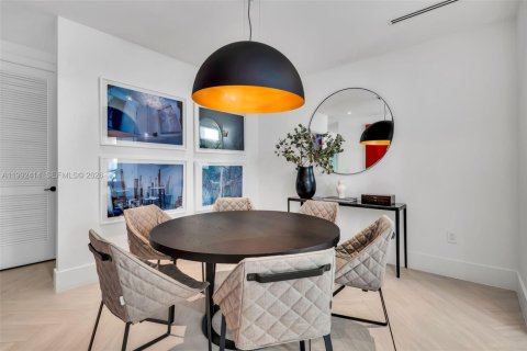 Adosado en venta en Coral Gables, Florida, 4 dormitorios, 339.09 m2 № 2055227 - foto 16