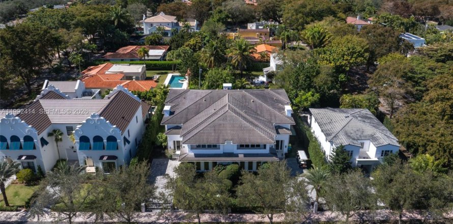 Adosado en Coral Gables, Florida 4 dormitorios, 339.09 m2 № 2055227