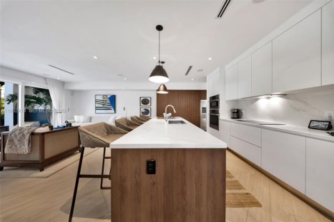 Adosado en venta en Coral Gables, Florida, 4 dormitorios, 339.09 m2 № 2055227 - foto 21