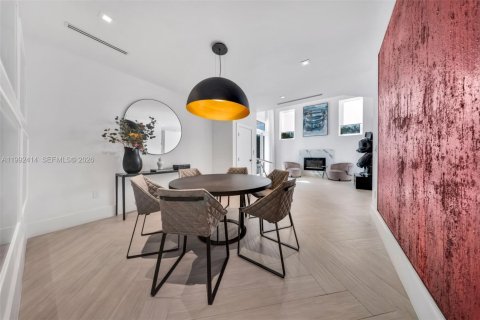 Adosado en venta en Coral Gables, Florida, 4 dormitorios, 339.09 m2 № 2055227 - foto 17