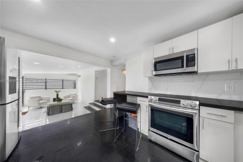 Villa ou maison à vendre à West Miami, Floride: 2 chambres, 152.82 m2 № 2172604 - photo 15