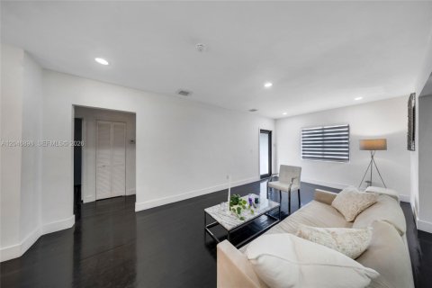 Villa ou maison à vendre à West Miami, Floride: 2 chambres, 152.82 m2 № 2172604 - photo 12