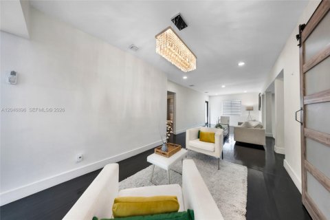 Villa ou maison à vendre à West Miami, Floride: 2 chambres, 152.82 m2 № 2172604 - photo 9