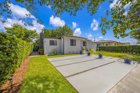 Villa ou maison à West Miami, Floride 2 chambres, 152.82 m2 № 2172604