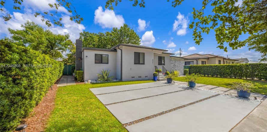 Villa ou maison à West Miami, Floride 2 chambres, 152.82 m2 № 2172604