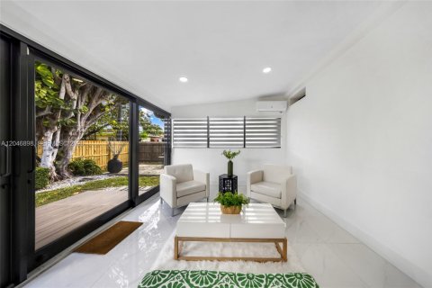 Villa ou maison à vendre à West Miami, Floride: 2 chambres, 152.82 m2 № 2172604 - photo 19
