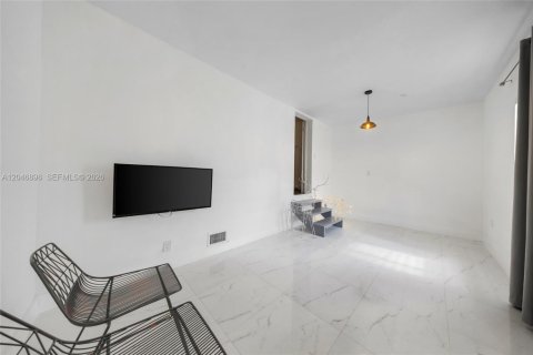Villa ou maison à vendre à West Miami, Floride: 2 chambres, 152.82 m2 № 2172604 - photo 23