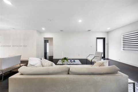 Villa ou maison à vendre à West Miami, Floride: 2 chambres, 152.82 m2 № 2172604 - photo 7