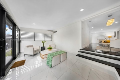 Villa ou maison à vendre à West Miami, Floride: 2 chambres, 152.82 m2 № 2172604 - photo 17
