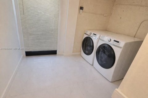 Villa ou maison à vendre à West Miami, Floride: 2 chambres, 152.82 m2 № 2172604 - photo 21
