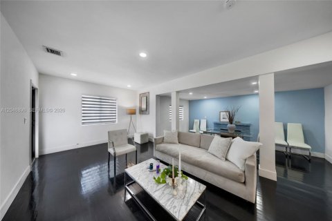 Villa ou maison à vendre à West Miami, Floride: 2 chambres, 152.82 m2 № 2172604 - photo 8