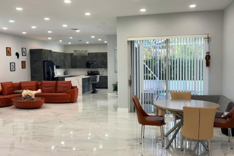 Villa ou maison à louer à Parkland, Floride: 4 chambres, 201.04 m2 № 2087960 - photo 3