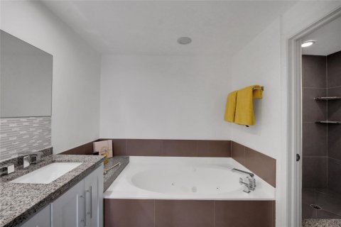 Купить кондоминиум в Помпано-Бич, Флорида 2 комнаты, 186.18м2, № 2085450 - фото 25