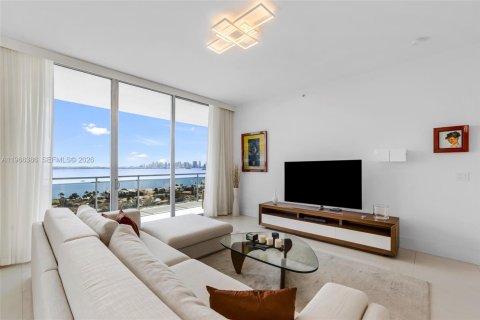 Снять в аренду кондоминиум в Норт-Бей-Виллидж, Флорида 2 спальни, 162.86м2, № 2030377 - фото 8