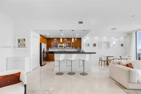 Снять в аренду кондоминиум в Норт-Бей-Виллидж, Флорида 2 спальни, 162.86м2, № 2030377 - фото 5