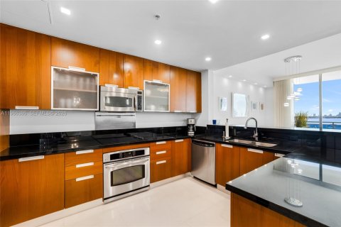 Снять в аренду кондоминиум в Норт-Бей-Виллидж, Флорида 2 спальни, 162.86м2, № 2030377 - фото 20