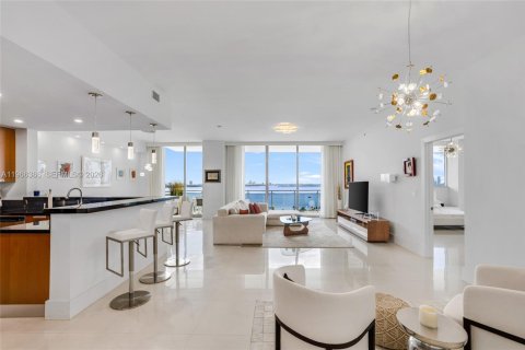 Снять в аренду кондоминиум в Норт-Бей-Виллидж, Флорида 2 спальни, 162.86м2, № 2030377 - фото 2