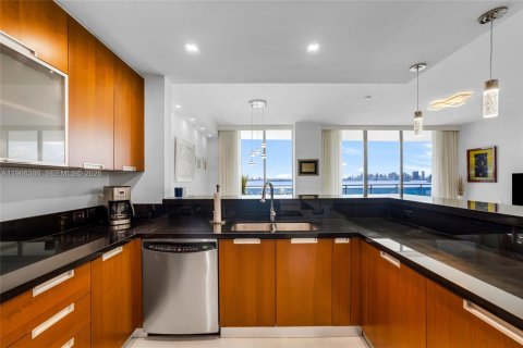 Снять в аренду кондоминиум в Норт-Бей-Виллидж, Флорида 2 спальни, 162.86м2, № 2030377 - фото 21