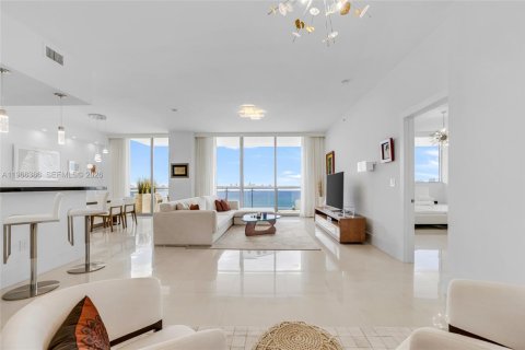 Снять в аренду кондоминиум в Норт-Бей-Виллидж, Флорида 2 спальни, 162.86м2, № 2030377 - фото 3