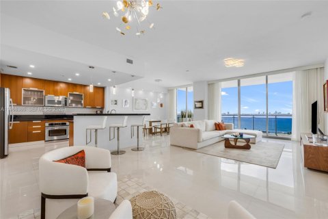 Снять в аренду кондоминиум в Норт-Бей-Виллидж, Флорида 2 спальни, 162.86м2, № 2030377 - фото 4