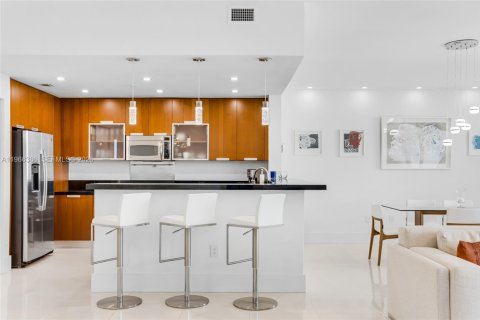 Снять в аренду кондоминиум в Норт-Бей-Виллидж, Флорида 2 спальни, 162.86м2, № 2030377 - фото 18