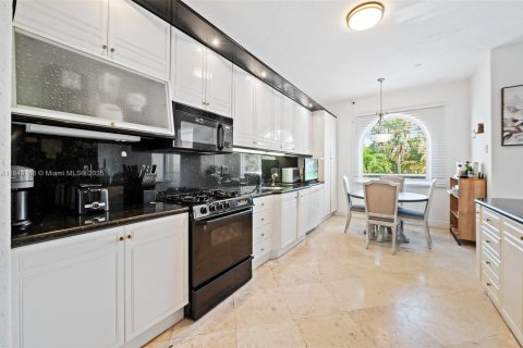 Townhouse in Pompano Beach, Florida 4 bedrooms, 269.04 sq.m. № 2022564 - photo 9