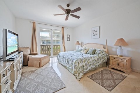 Townhouse in Pompano Beach, Florida 4 bedrooms, 269.04 sq.m. № 2022564 - photo 20