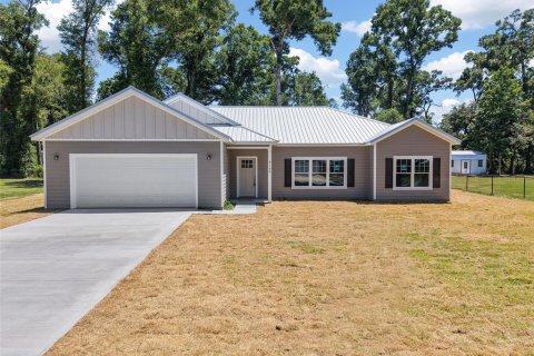 House in Trenton, Florida 3 bedrooms, 167.41 sq.m. № 2093677