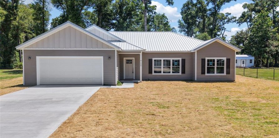 House in Trenton, Florida 3 bedrooms, 167.41 sq.m. № 2093677