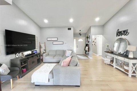 Casa en venta en Homestead, Florida, 3 dormitorios № 1748528 - foto 1