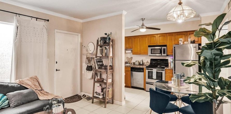 Condo in Pompano Beach, Florida, 1 bedroom  № 2317126