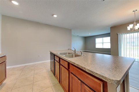 Villa ou maison à louer à Winter Haven, Floride: 4 chambres, 169.83 m2 № 2395676 - photo 5