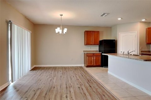 Villa ou maison à louer à Winter Haven, Floride: 4 chambres, 169.83 m2 № 2395676 - photo 3