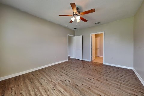Villa ou maison à louer à Winter Haven, Floride: 4 chambres, 169.83 m2 № 2395676 - photo 7