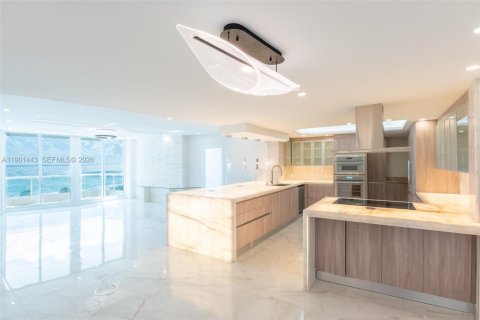 Condo in Boca Raton, Florida, 2 bedrooms  № 2053060 - photo 2